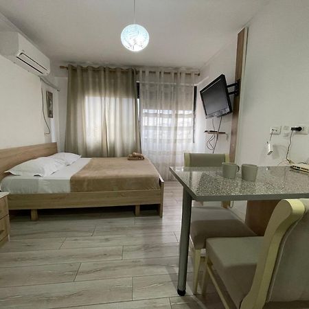 Downtown Modern Studio Apartment ティラナ エクステリア 写真