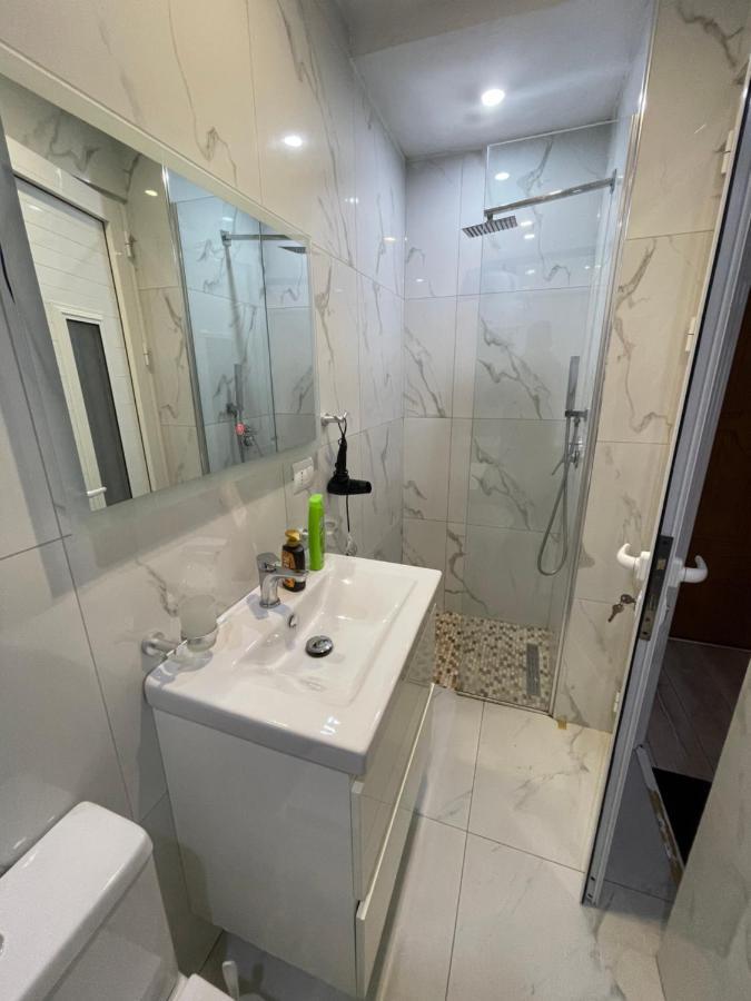 Downtown Modern Studio Apartment ティラナ エクステリア 写真