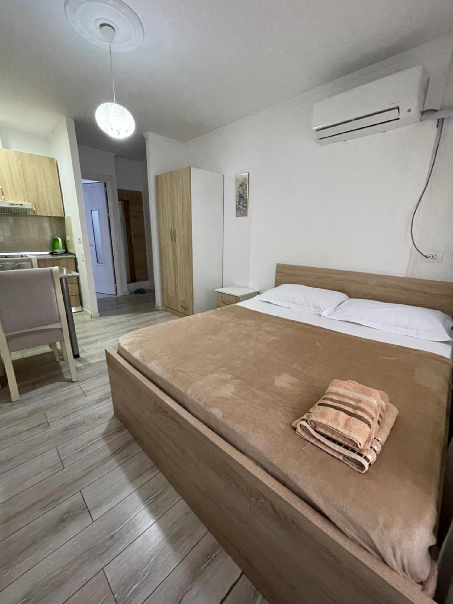 Downtown Modern Studio Apartment ティラナ エクステリア 写真
