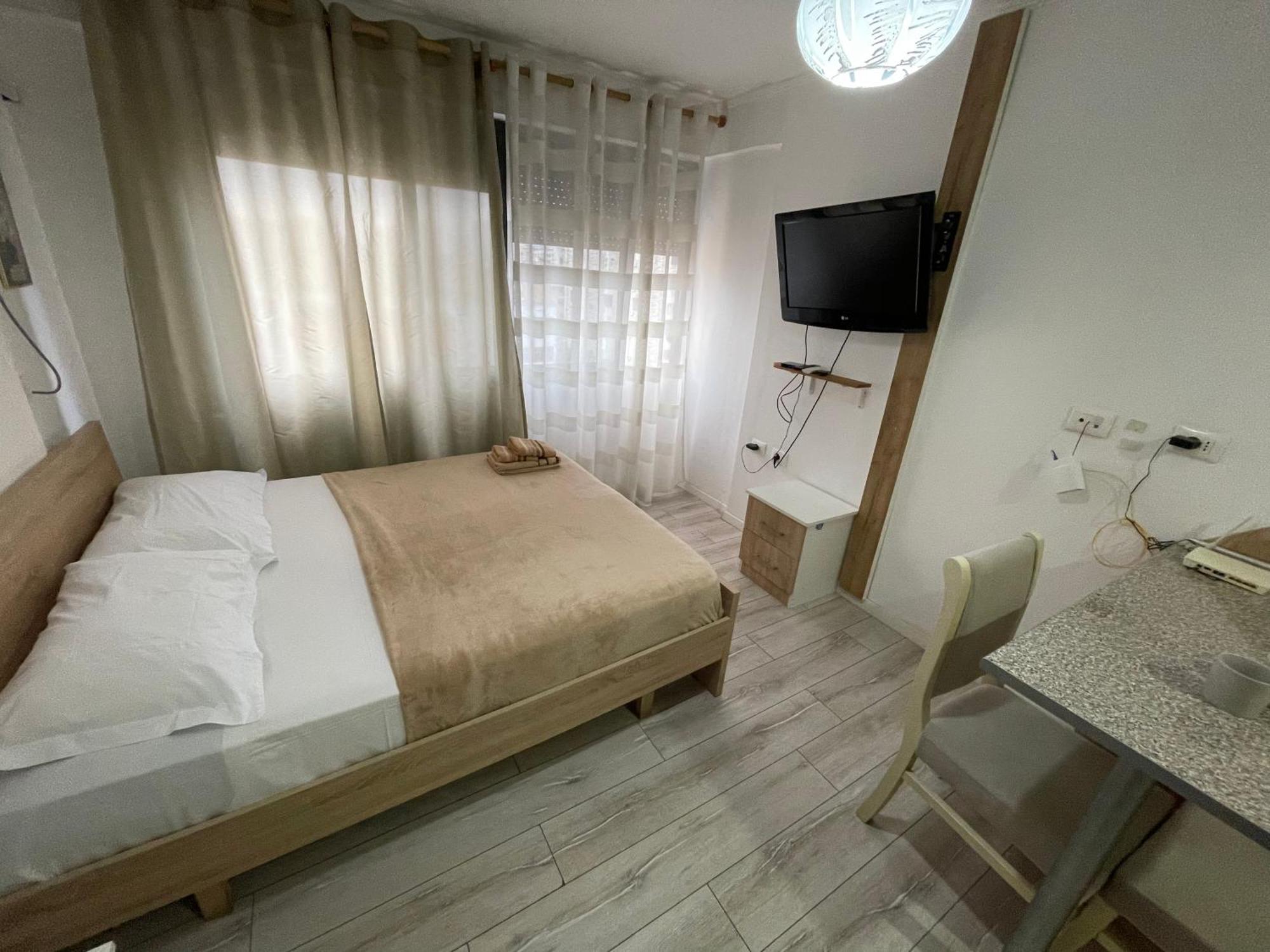 Downtown Modern Studio Apartment ティラナ エクステリア 写真